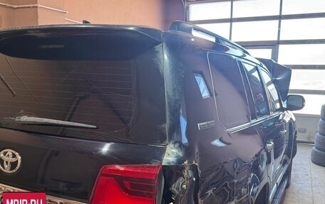 Toyota Land Cruiser 200, 2019 год, 3 600 000 рублей, 8 фотография