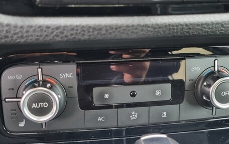 Volkswagen Touareg III, 2012 год, 1 950 000 рублей, 8 фотография