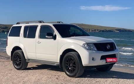 Nissan Pathfinder, 2011 год, 1 780 000 рублей, 1 фотография
