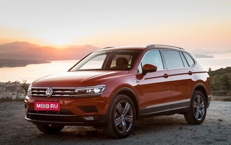 Volkswagen Tiguan II, 2018 год, 2 700 000 рублей, 1 фотография