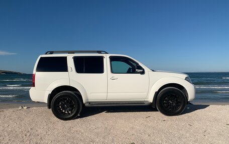 Nissan Pathfinder, 2011 год, 1 780 000 рублей, 2 фотография