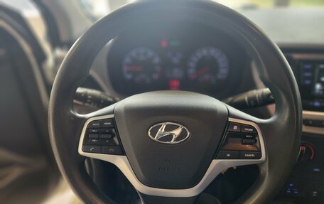 Hyundai Solaris II рестайлинг, 2017 год, 999 000 рублей, 11 фотография