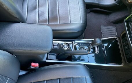 Mitsubishi Outlander III рестайлинг 3, 2017 год, 2 200 000 рублей, 8 фотография