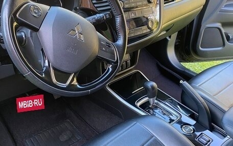 Mitsubishi Outlander III рестайлинг 3, 2017 год, 2 200 000 рублей, 4 фотография