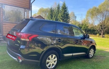 Mitsubishi Outlander III рестайлинг 3, 2017 год, 2 200 000 рублей, 14 фотография