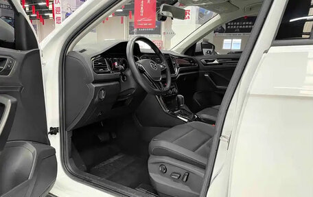 Volkswagen T-Roc I, 2022 год, 1 860 000 рублей, 7 фотография