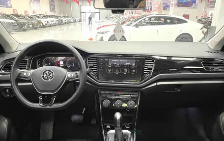 Volkswagen T-Roc I, 2022 год, 1 860 000 рублей, 9 фотография