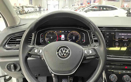 Volkswagen T-Roc I, 2022 год, 1 860 000 рублей, 8 фотография