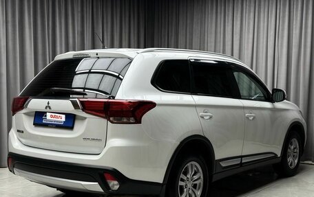 Mitsubishi Outlander III рестайлинг 3, 2016 год, 1 949 000 рублей, 6 фотография