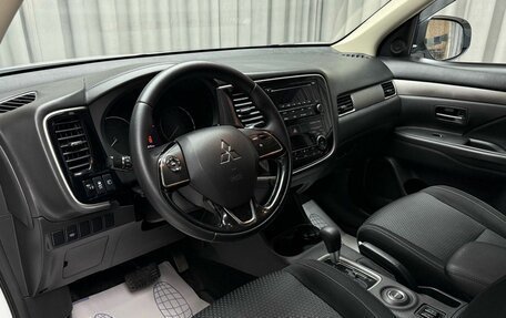 Mitsubishi Outlander III рестайлинг 3, 2016 год, 1 949 000 рублей, 8 фотография