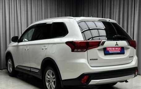Mitsubishi Outlander III рестайлинг 3, 2016 год, 1 949 000 рублей, 4 фотография