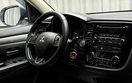Mitsubishi Outlander III рестайлинг 3, 2016 год, 1 949 000 рублей, 10 фотография