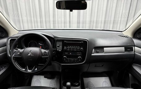 Mitsubishi Outlander III рестайлинг 3, 2016 год, 1 949 000 рублей, 12 фотография