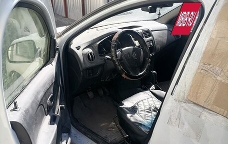 Renault Logan II, 2017 год, 200 000 рублей, 11 фотография