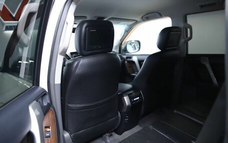 Toyota Land Cruiser Prado 150 рестайлинг 2, 2011 год, 2 290 000 рублей, 12 фотография