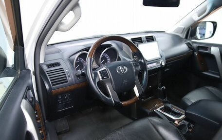 Toyota Land Cruiser Prado 150 рестайлинг 2, 2011 год, 2 290 000 рублей, 11 фотография