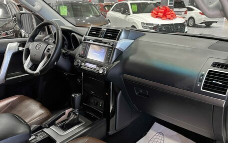 Toyota Land Cruiser Prado 150 рестайлинг 2, 2016 год, 3 967 000 рублей, 11 фотография