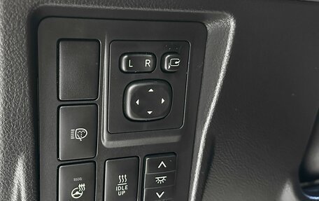 Toyota Land Cruiser Prado 150 рестайлинг 2, 2016 год, 3 967 000 рублей, 19 фотография