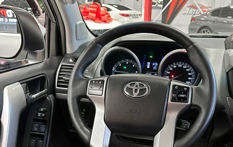 Toyota Land Cruiser Prado 150 рестайлинг 2, 2016 год, 3 967 000 рублей, 28 фотография