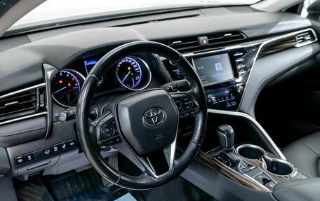 Toyota Camry, 2019 год, 2 855 200 рублей, 15 фотография