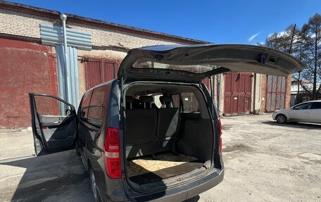 Hyundai H-1 II рестайлинг, 2011 год, 800 000 рублей, 4 фотография