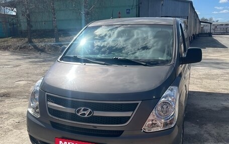 Hyundai H-1 II рестайлинг, 2011 год, 800 000 рублей, 2 фотография