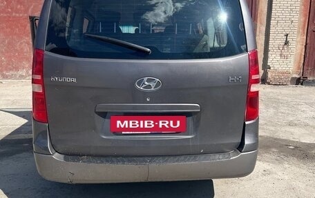 Hyundai H-1 II рестайлинг, 2011 год, 800 000 рублей, 5 фотография