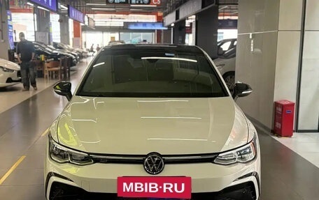 Volkswagen Golf VIII, 2022 год, 1 420 000 рублей, 2 фотография