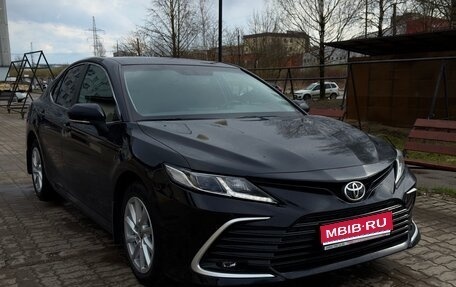 Toyota Camry, 2021 год, 2 649 000 рублей, 1 фотография