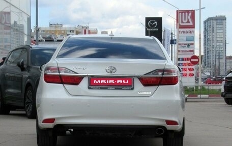 Toyota Camry, 2017 год, 2 360 000 рублей, 6 фотография