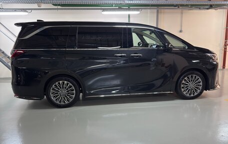 Lexus LM, 2024 год, 16 000 000 рублей, 2 фотография