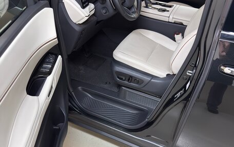 Lexus LM, 2024 год, 16 000 000 рублей, 4 фотография