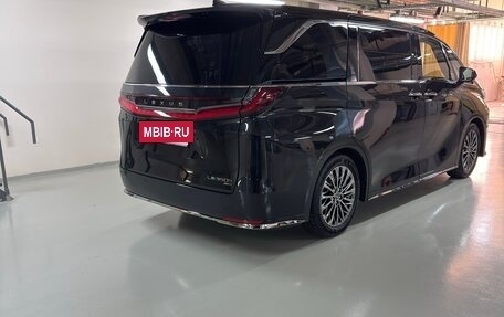 Lexus LM, 2024 год, 16 000 000 рублей, 3 фотография