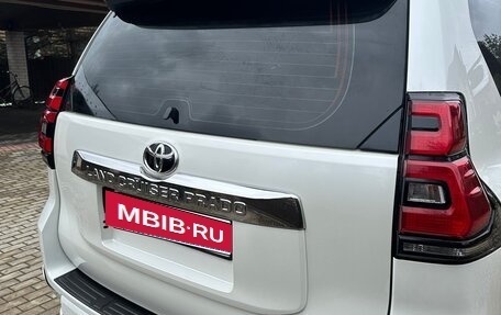 Toyota Land Cruiser Prado 150 рестайлинг 2, 2018 год, 4 300 000 рублей, 2 фотография