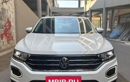 Volkswagen T-Roc I, 2022 год, 1 410 000 рублей, 2 фотография