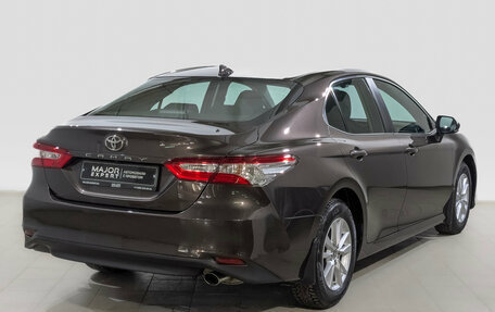 Toyota Camry, 2021 год, 3 450 000 рублей, 5 фотография