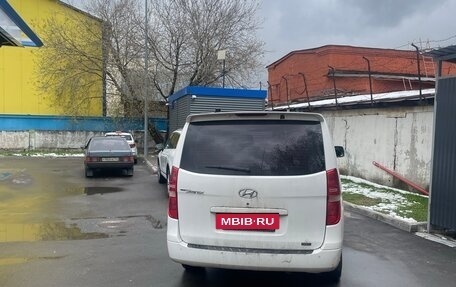 Hyundai Grand Starex Grand Starex I рестайлинг 2, 2012 год, 1 600 000 рублей, 3 фотография