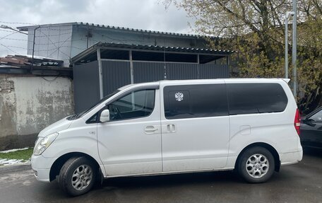 Hyundai Grand Starex Grand Starex I рестайлинг 2, 2012 год, 1 600 000 рублей, 2 фотография