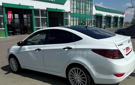 Hyundai Solaris II рестайлинг, 2012 год, 800 000 рублей, 4 фотография