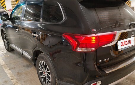 Mitsubishi Outlander III рестайлинг 3, 2017 год, 1 850 000 рублей, 7 фотография