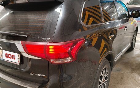 Mitsubishi Outlander III рестайлинг 3, 2017 год, 1 850 000 рублей, 6 фотография