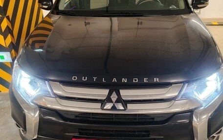 Mitsubishi Outlander III рестайлинг 3, 2017 год, 1 850 000 рублей, 2 фотография