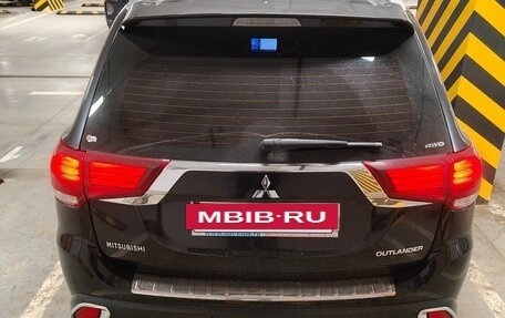 Mitsubishi Outlander III рестайлинг 3, 2017 год, 1 850 000 рублей, 5 фотография