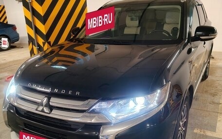 Mitsubishi Outlander III рестайлинг 3, 2017 год, 1 850 000 рублей, 4 фотография