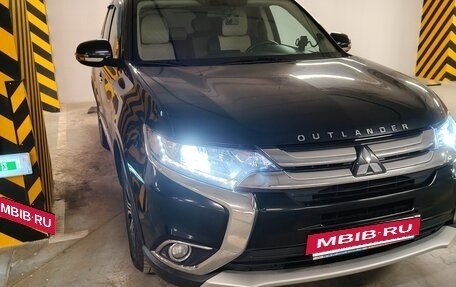 Mitsubishi Outlander III рестайлинг 3, 2017 год, 1 850 000 рублей, 3 фотография