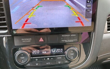 Mitsubishi Outlander III рестайлинг 3, 2017 год, 1 850 000 рублей, 15 фотография