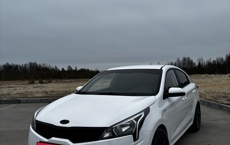 KIA Rio IV, 2021 год, 1 800 000 рублей, 1 фотография