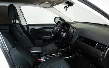 Mitsubishi Outlander III рестайлинг 3, 2019 год, 2 298 000 рублей, 6 фотография