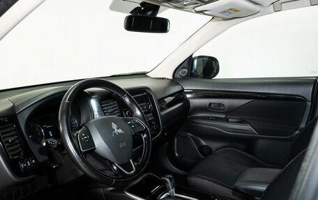 Mitsubishi Outlander III рестайлинг 3, 2019 год, 2 298 000 рублей, 5 фотография