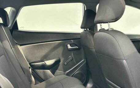 KIA Rio III рестайлинг, 2015 год, 1 000 000 рублей, 12 фотография